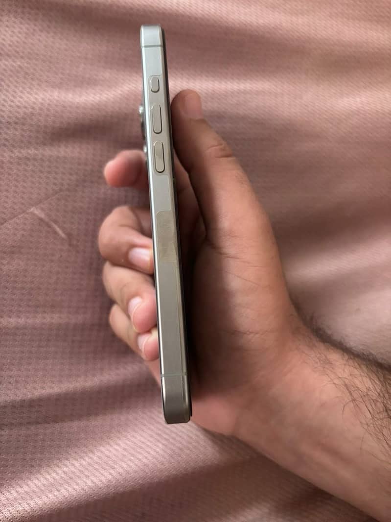 Apple iPhone 15 Pro 3