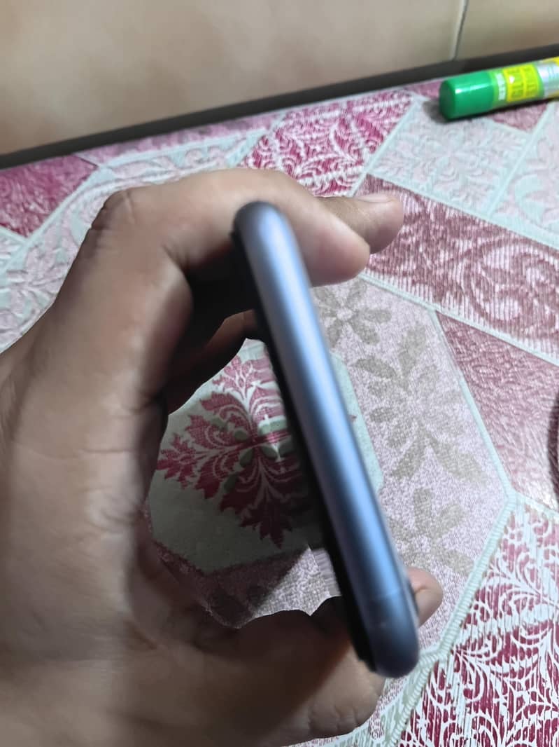 Apple iPhone 11 3