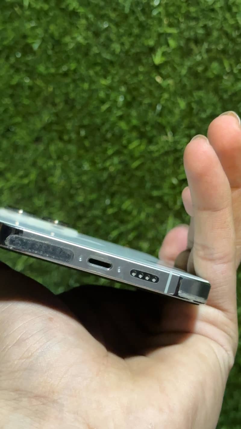 Apple iPhone 13 Pro Max 2