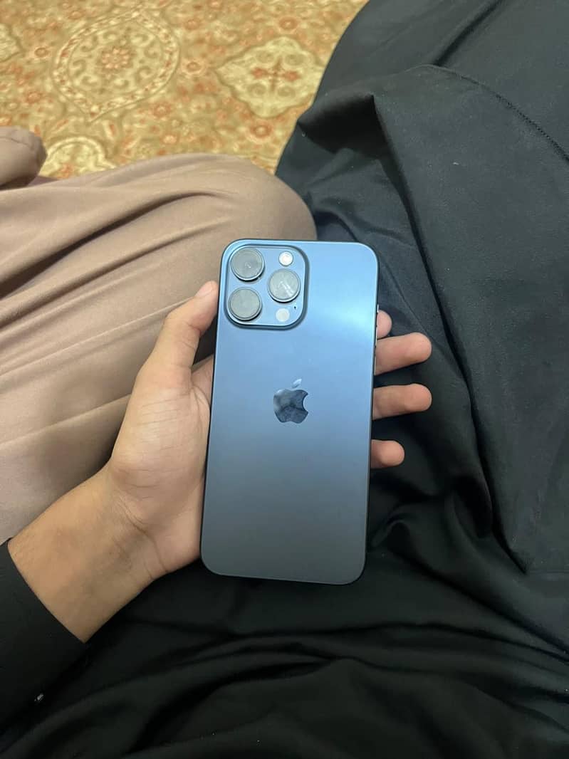 Apple iPhone 15 Pro Max 2