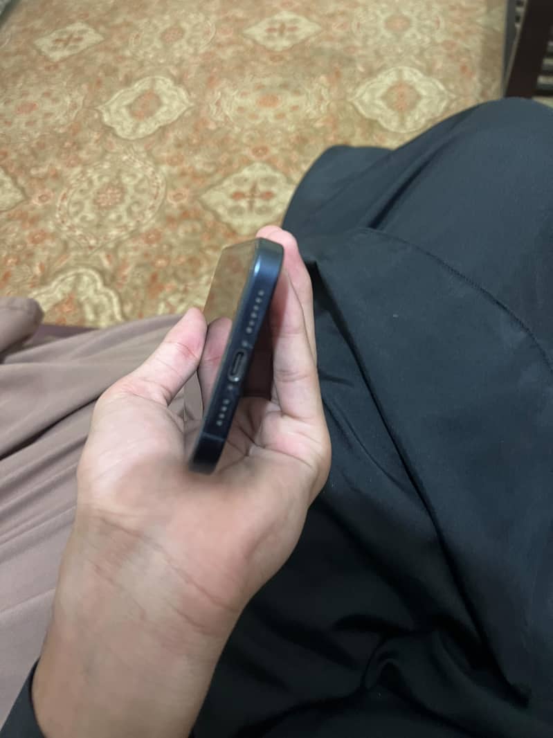 Apple iPhone 15 Pro Max 4
