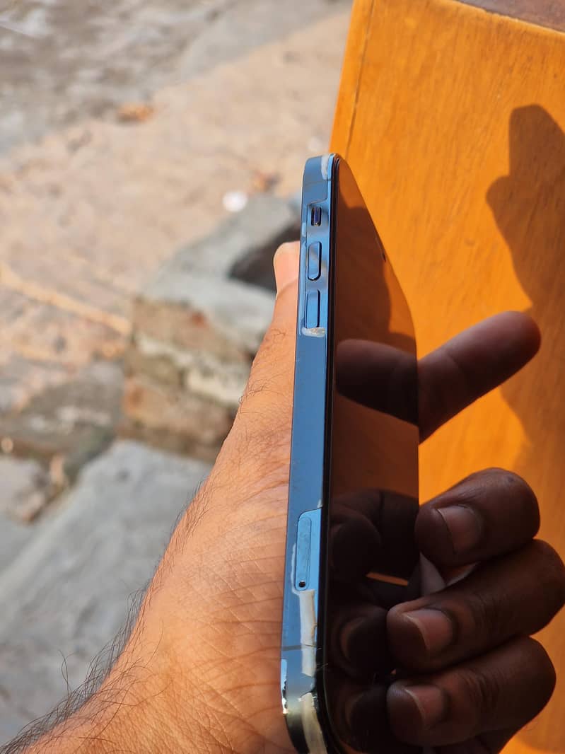 Apple iPhone 12 Pro 4