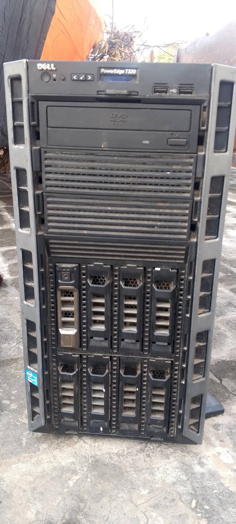 Dell PowerEdge 7320 Server 1