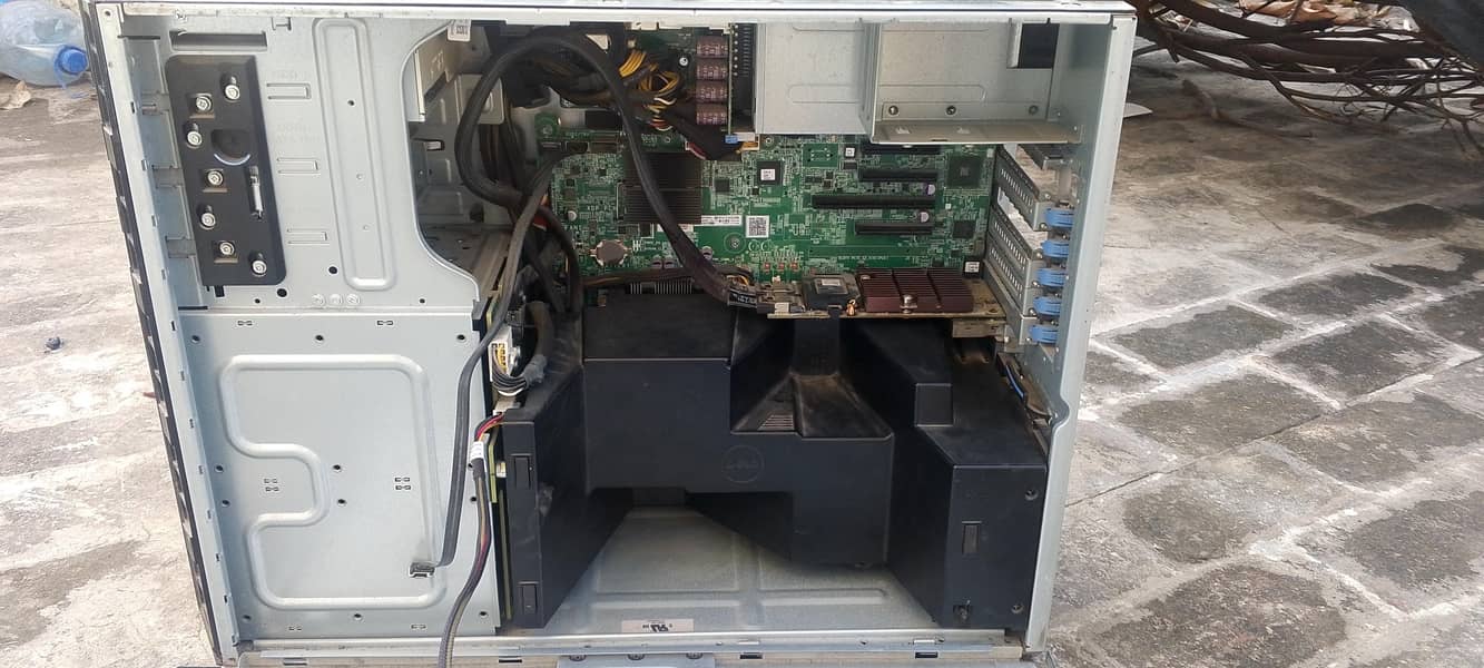 Dell PowerEdge 7320 Server 4