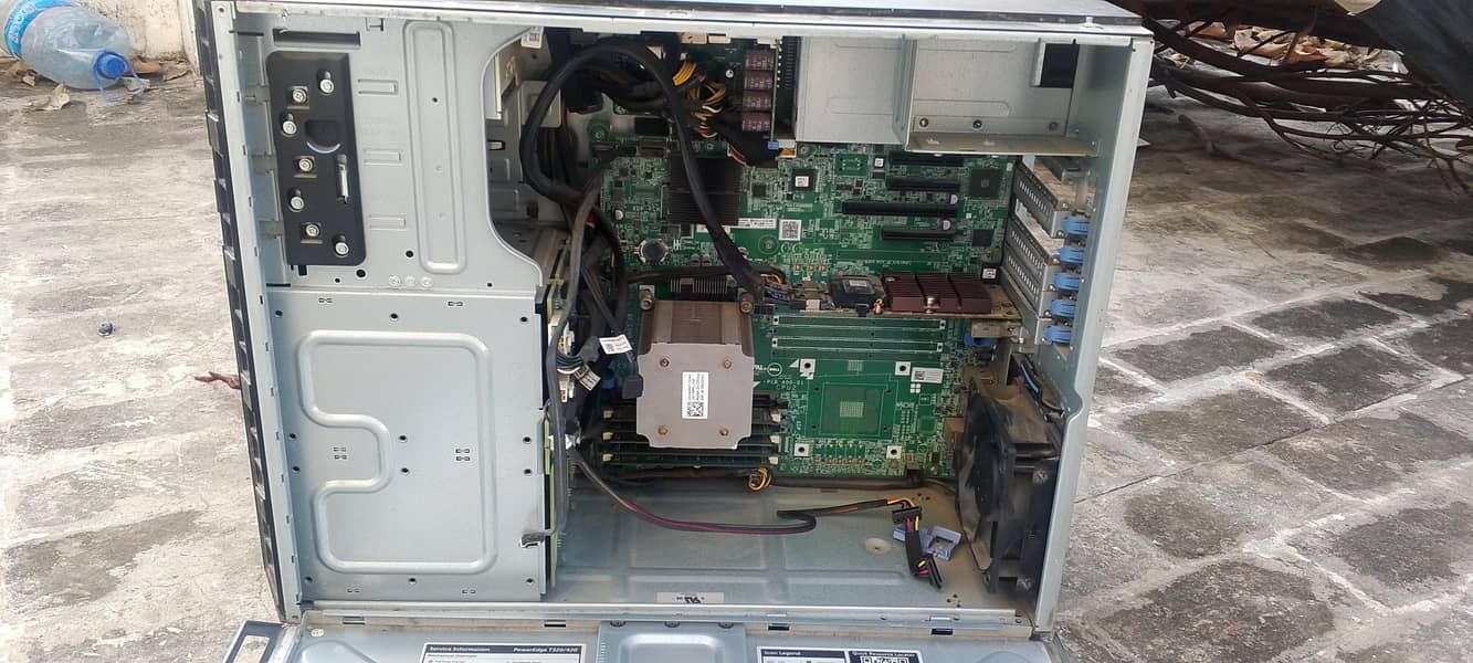 Dell PowerEdge 7320 Server 5