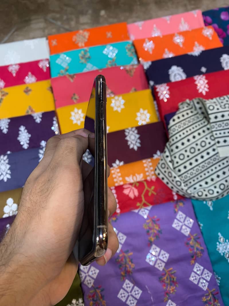 Apple iPhone 11 Pro 1