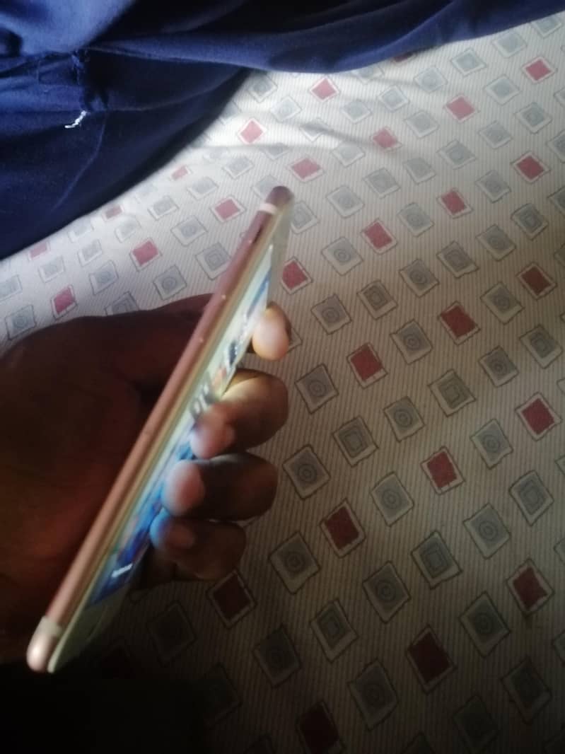Apple iPhone 7 1