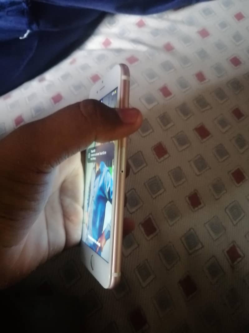 Apple iPhone 7 3