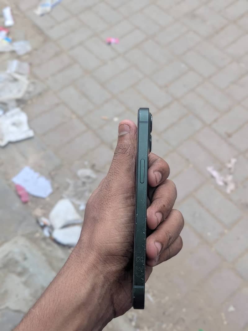 Apple iPhone 13 0