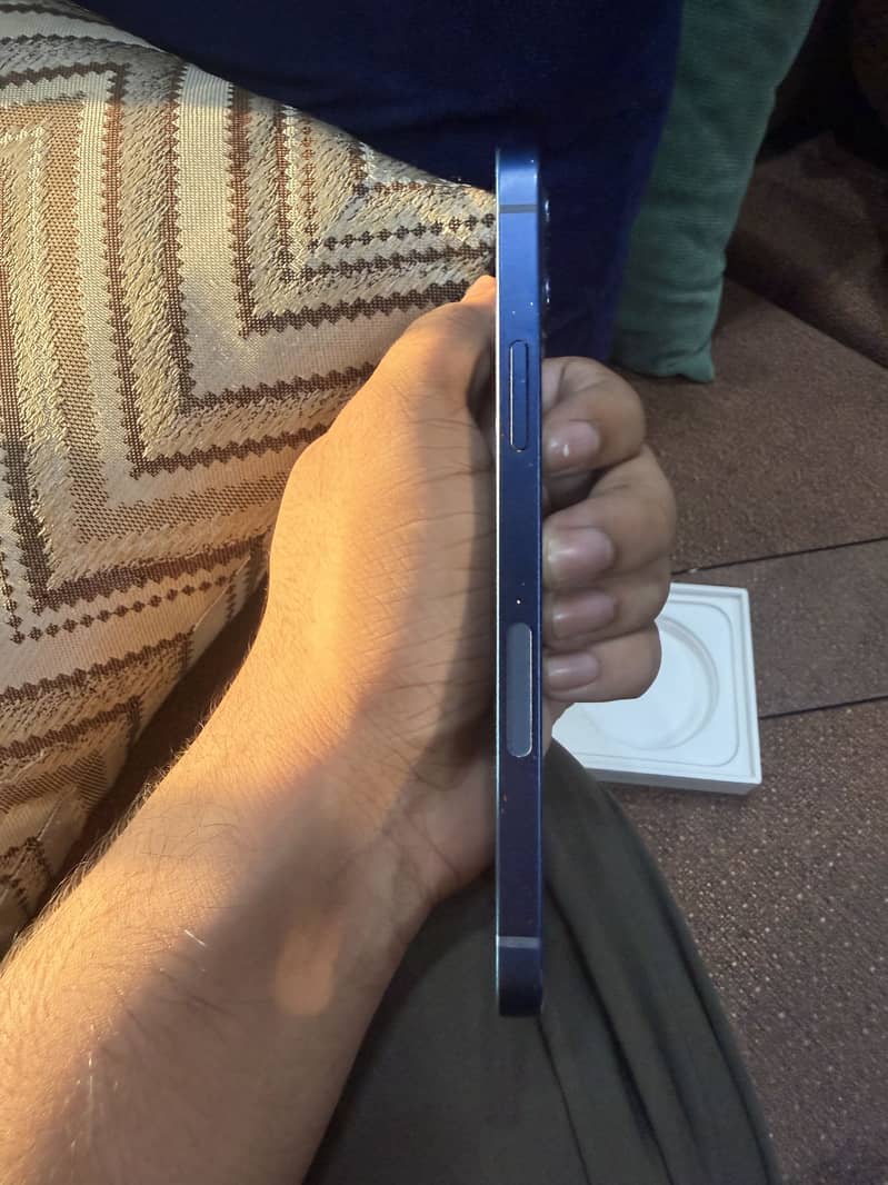 Apple iPhone 12 2