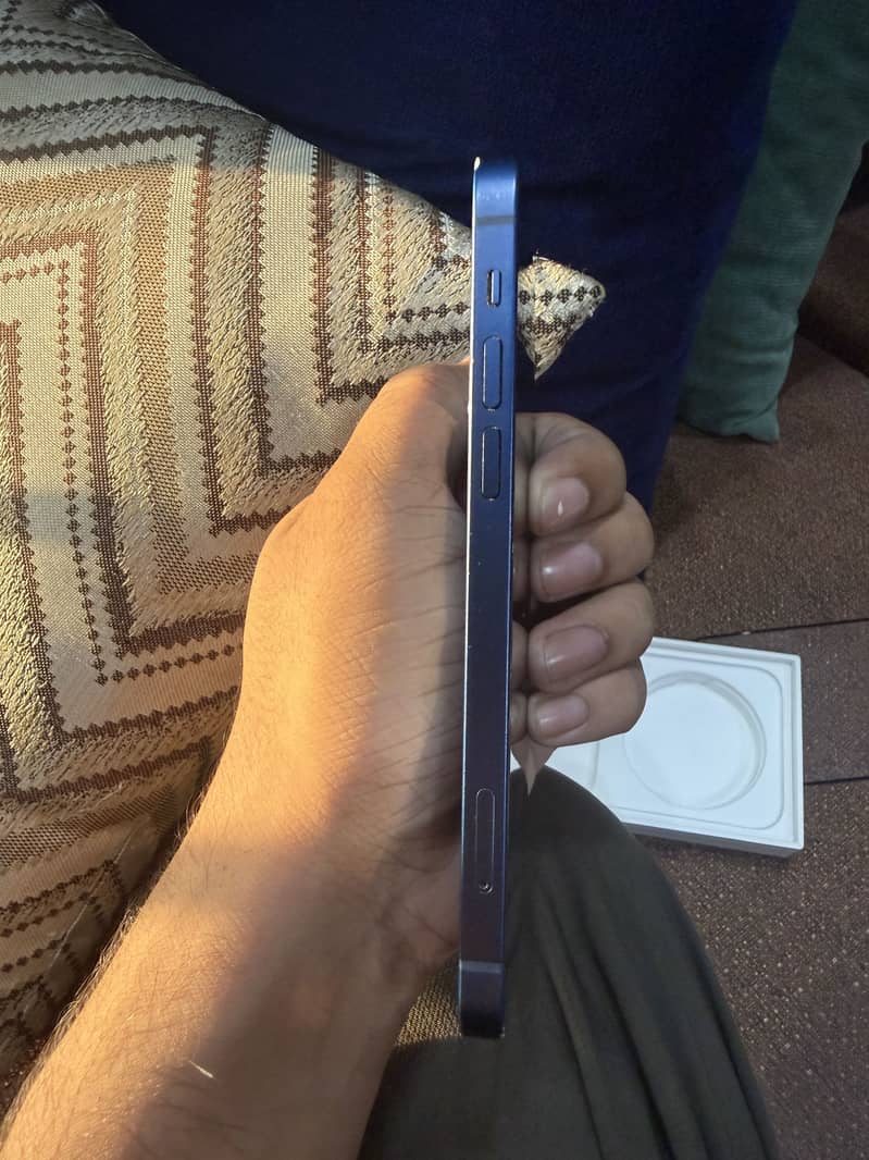 Apple iPhone 12 3
