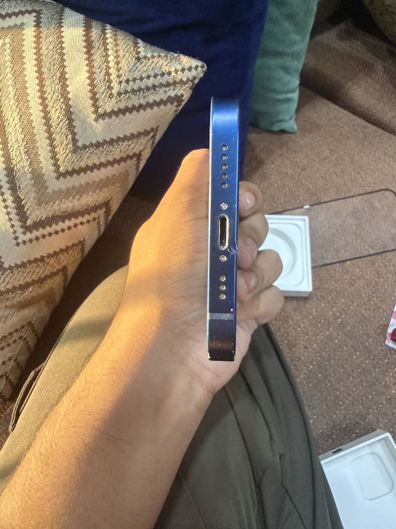 Apple iPhone 12 6