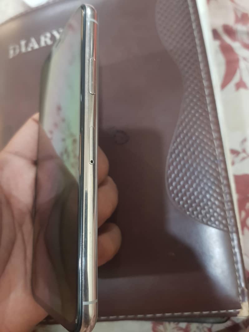 Apple iPhone XS 3