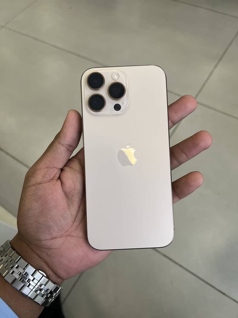 Apple iPhone 16 Pro Max 2