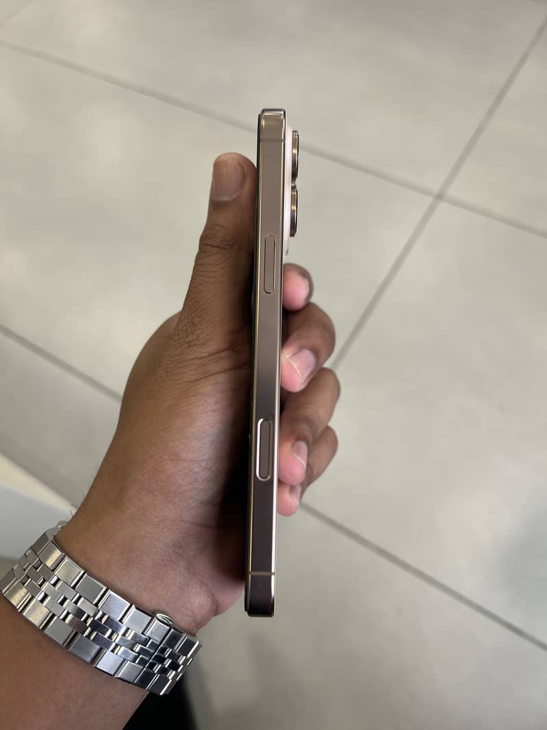 Apple iPhone 16 Pro Max 5