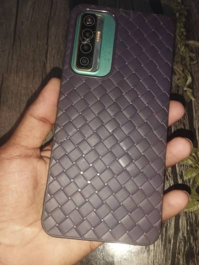 Tecno Camon 17
