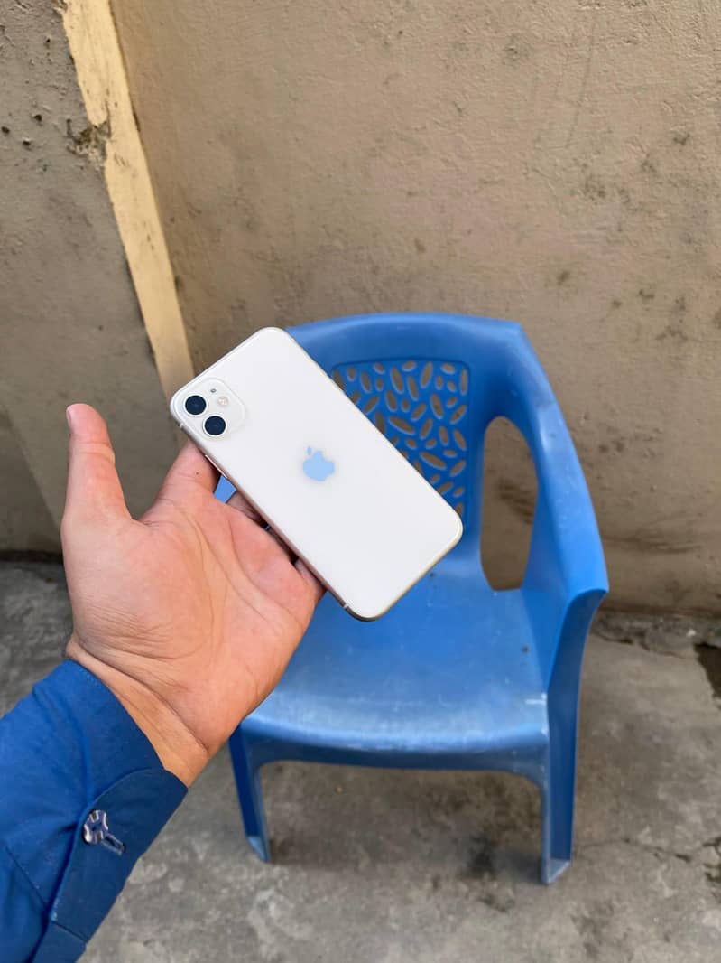 Apple iPhone 11 7