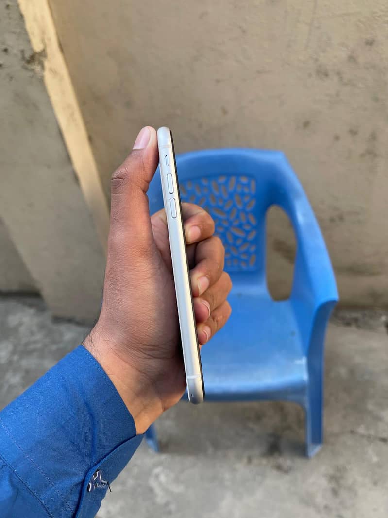 Apple iPhone 11 8