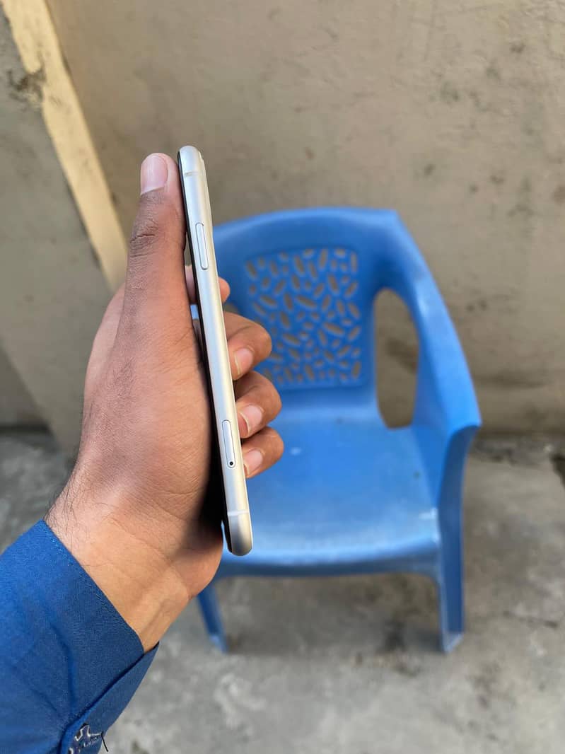 Apple iPhone 11 10