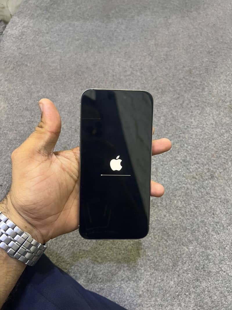 Apple iPhone 15 Pro Max 0