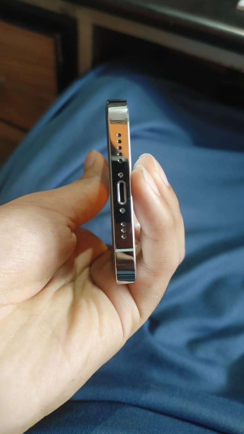 Apple iPhone 13 Pro 2