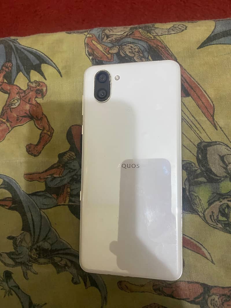 Sharp Aquos R3 1