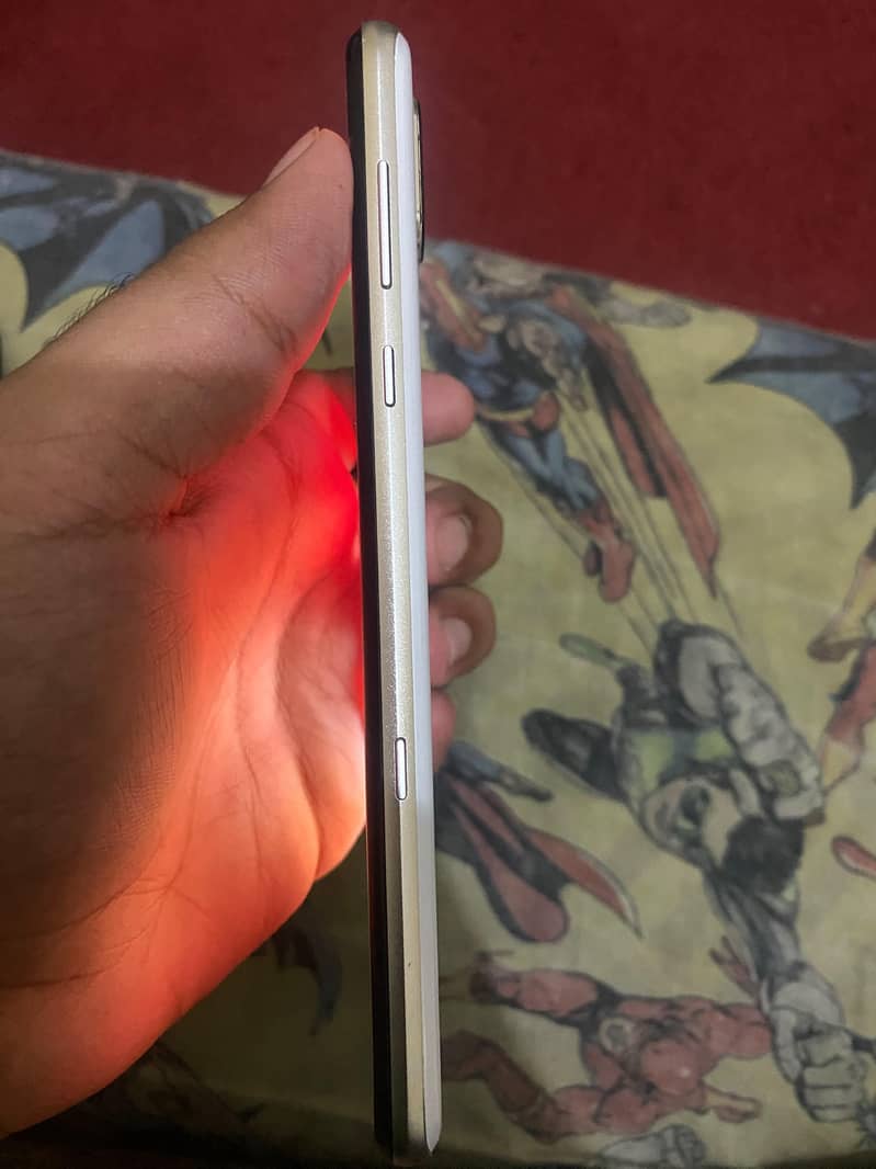 Sharp Aquos R3 3