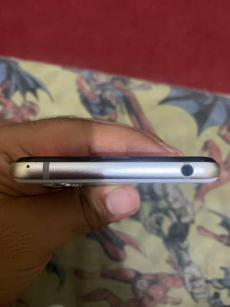 Sharp Aquos R3 4