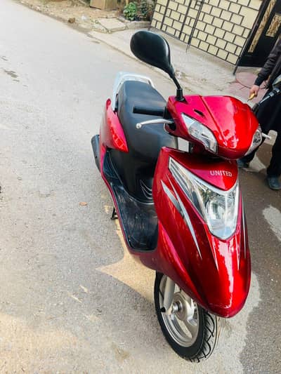 United 100CC Scooty