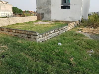7.5 Marla plot For sale