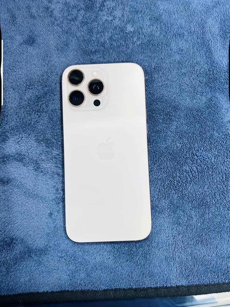 Apple iPhone 16 Pro Max 3