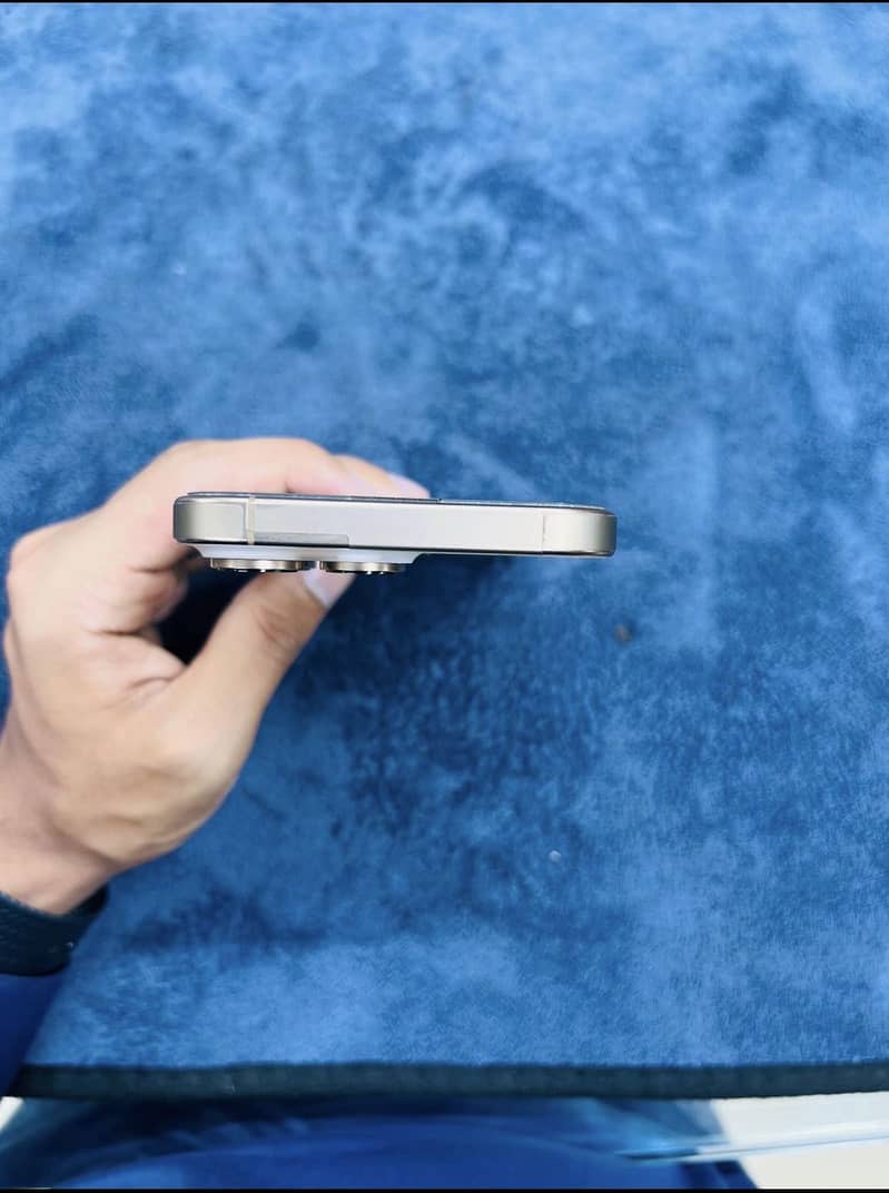 Apple iPhone 16 Pro Max 5