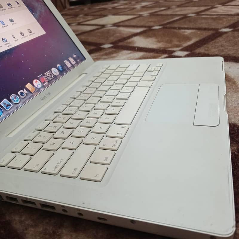 Apple Macbook 1