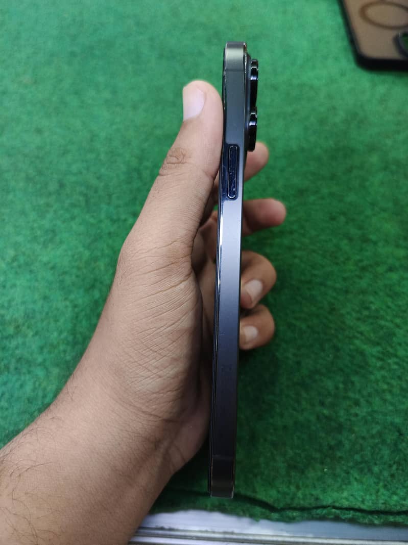 Apple iPhone 13 Pro Max 4