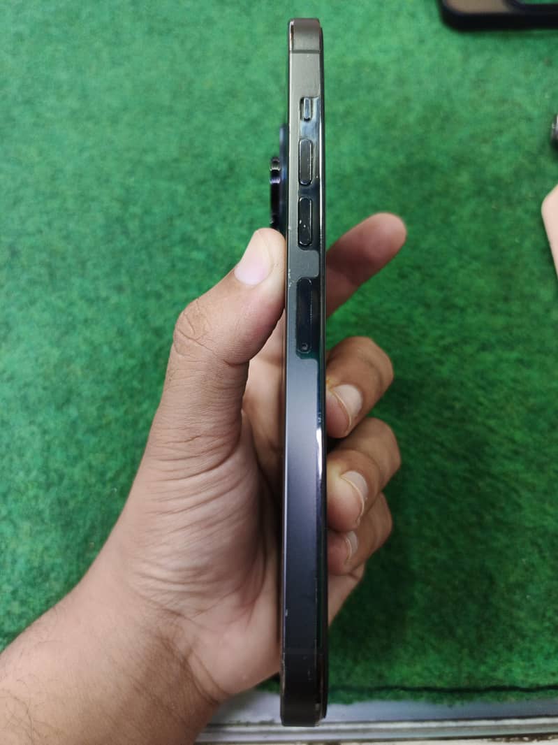 Apple iPhone 13 Pro Max 6