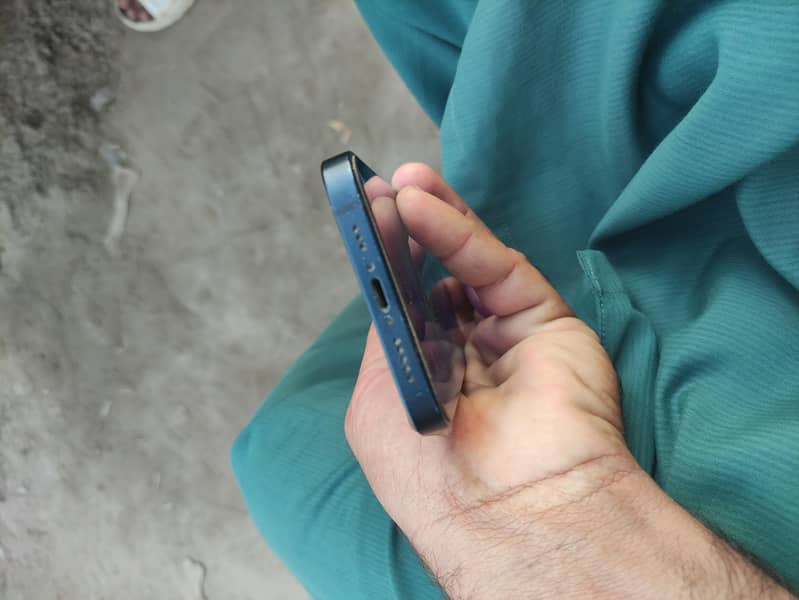 iPhone 13 3