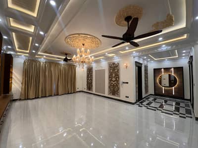 Upper portion for Rent with Gas