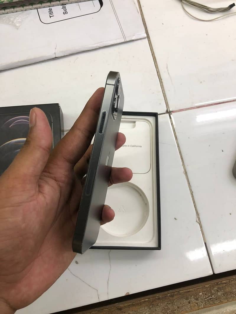 Apple iPhone 12 Pro 2
