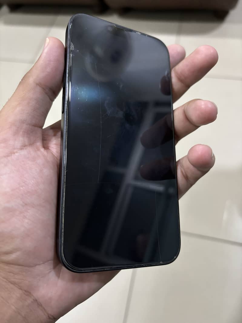 Apple iPhone 16e 0