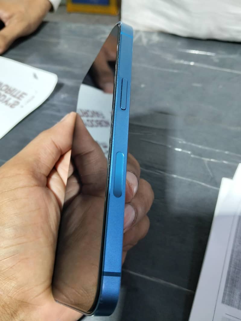 Apple iPhone 13 4