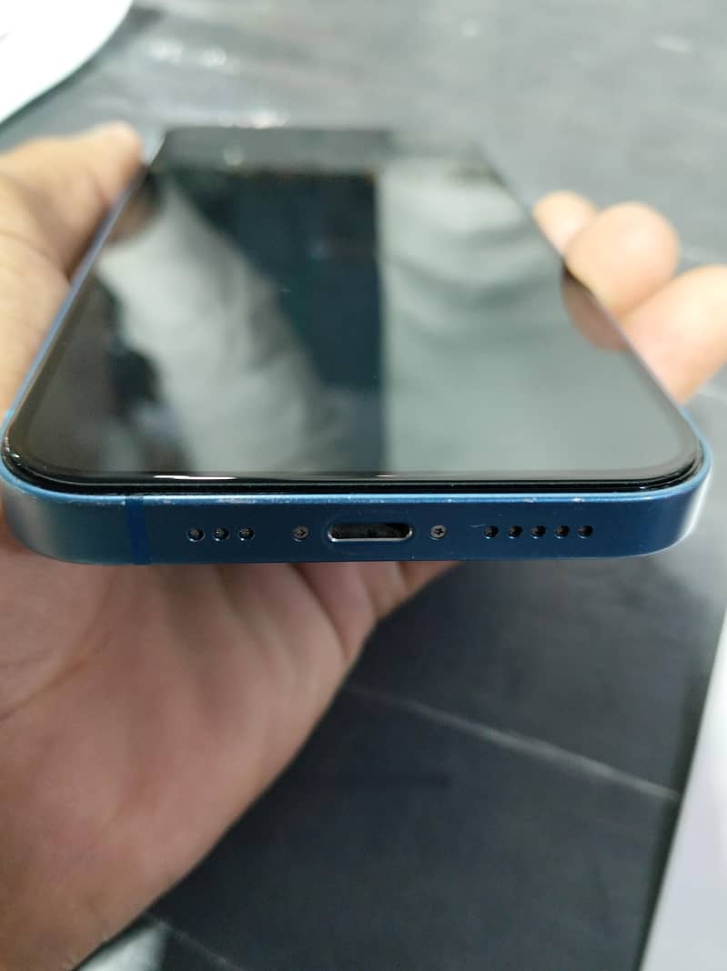 Apple iPhone 13 5