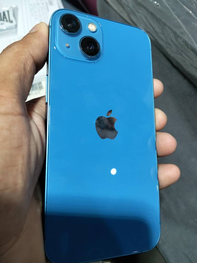 Apple iPhone 13 8