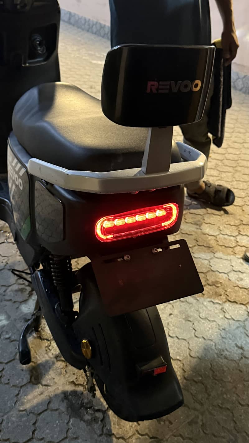Revoo A10 5