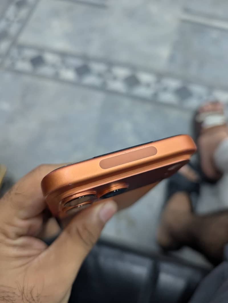 iPhone 17 Pro Max 4