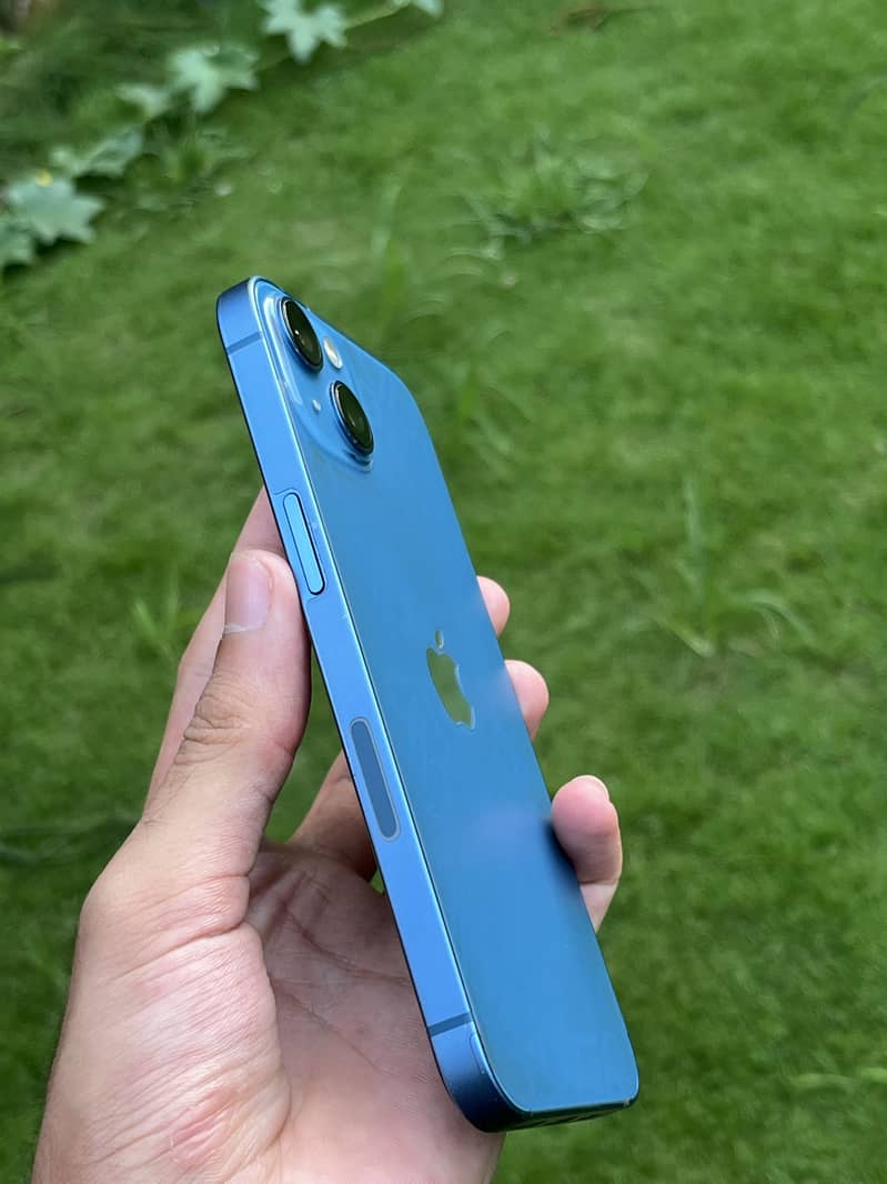 Apple iPhone 13 0