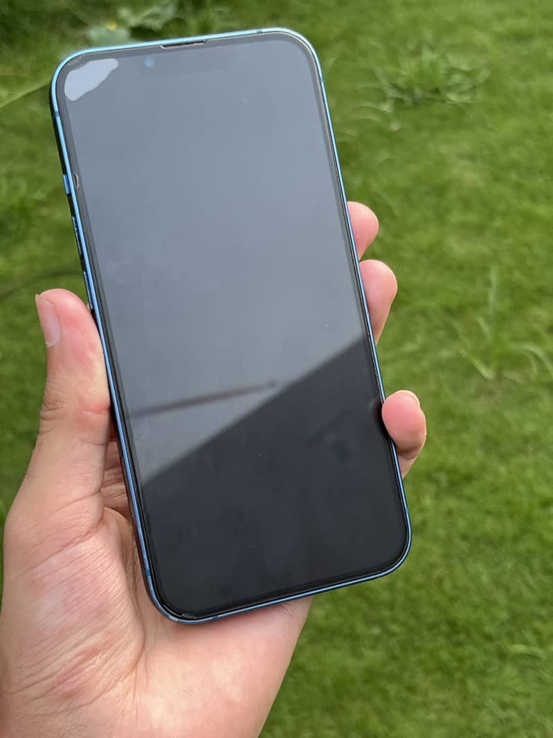 Apple iPhone 13 2