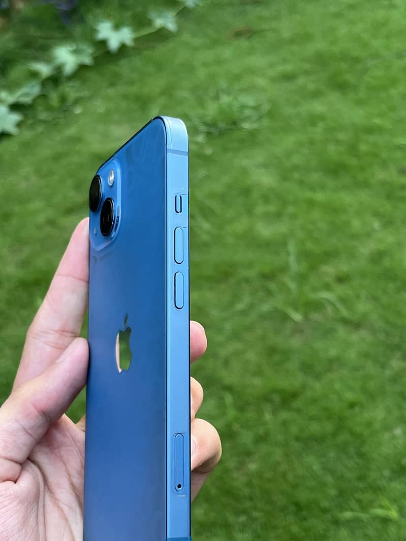 Apple iPhone 13 4
