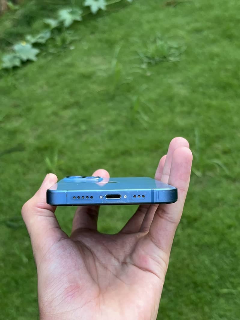 Apple iPhone 13 8