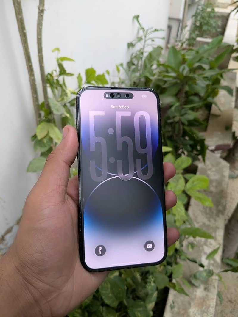 Apple iPhone 14 Pro Max 1