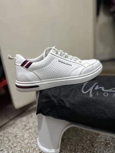 Unze London White Men's Sneakers(Selling due to size issue)